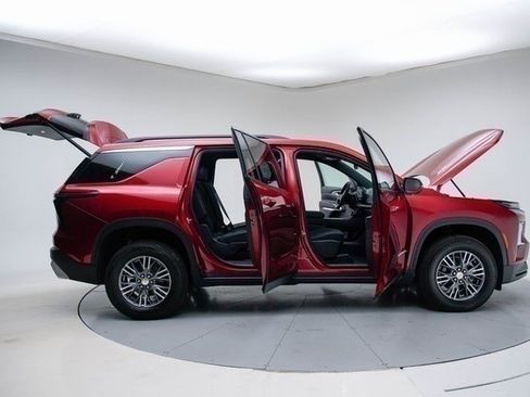 New 2026 Chevrolet Traverse LT image 14