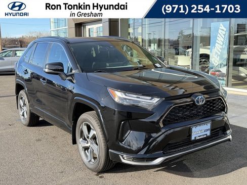 Used 2024 Toyota RAV4 SE image 1