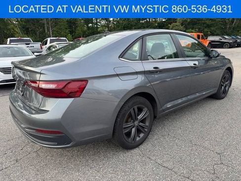 Certified 2024 Volkswagen Jetta SE w/ Panoramic Sunroof Package FWD image 5