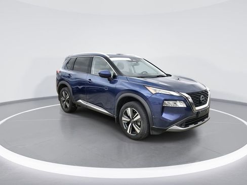 Used 2023 Nissan Rogue SL w/ SL Premium Package image 2