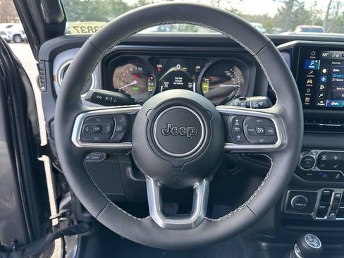 Certified 2025 Jeep Wrangler Unlimited Sahara w/ Safety Group AWD/4WD image 12