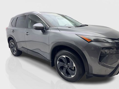 Used 2024 Nissan Rogue SV w/ SV Premium Package image 12