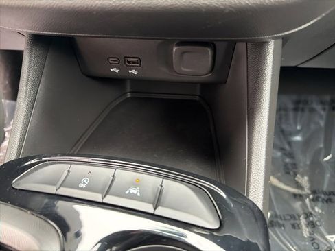 Used 2024 Buick Envista Sport Touring image 25