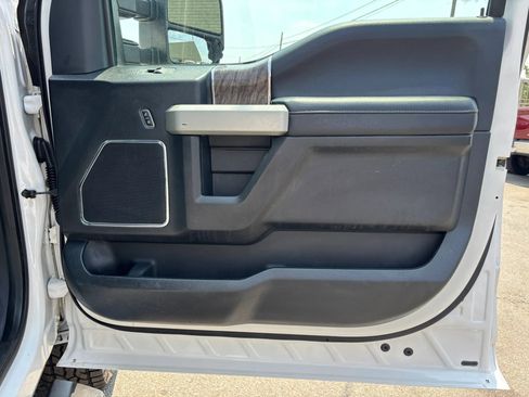 Used 2019 Ford F250 Lariat w/ Lariat Ultimate Package AWD/4WD image 30