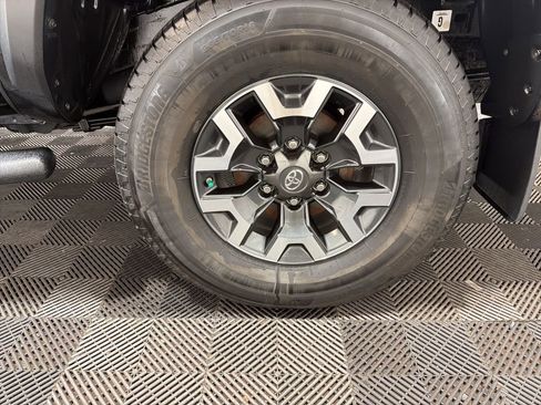 Used 2019 Toyota Tacoma TRD Off-Road image 33