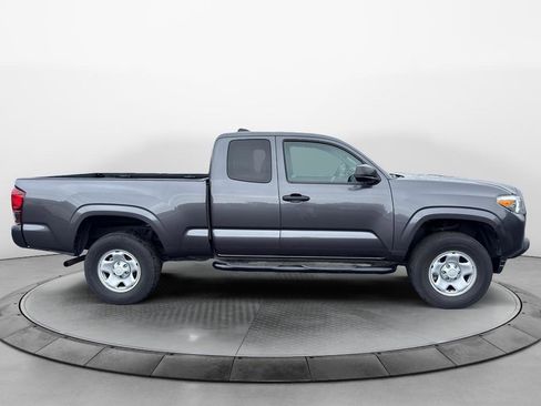 Used 2022 Toyota Tacoma SR RWD image 4
