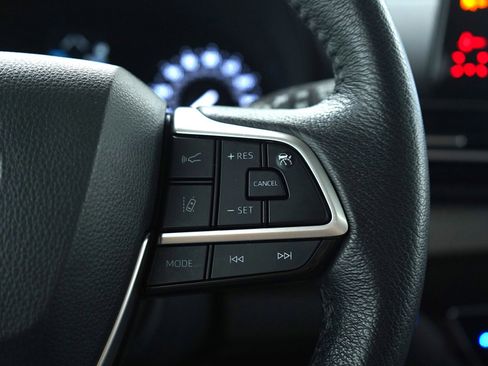 Used 2022 Toyota Sienna XLE image 28