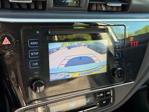 Used 2018 Toyota Corolla SE w/ Carpet Mat Package (TMS) FWD image 20
