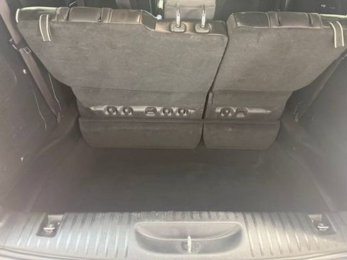 Used 2022 Chrysler Pacifica Limited w/ Uconnect Theater Family Group FWD image 11