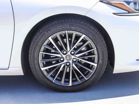 Used 2024 Lexus ES 350 w/ Premium Package FWD image 10
