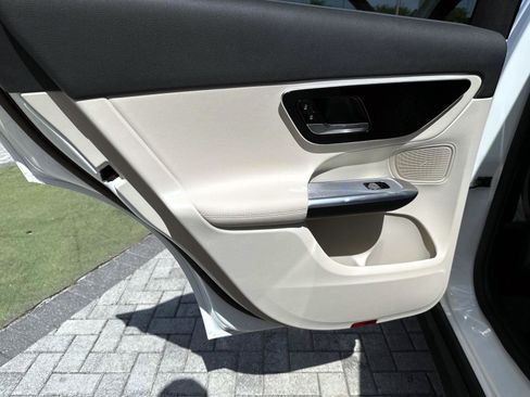 Certified 2025 Mercedes-Benz GLC 300 image 12