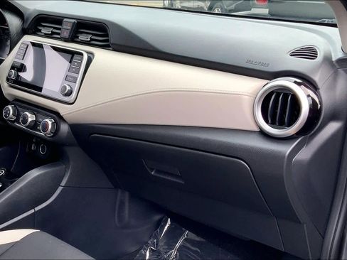 Used 2021 Nissan Versa SV image 18
