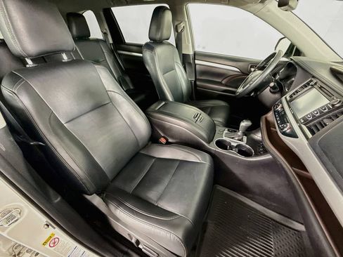Used 2019 Toyota Highlander XLE AWD/4WD image 31
