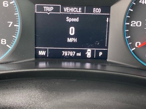 Used 2018 Chevrolet Equinox LT FWD image 18