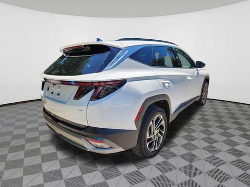 Certified 2025 Hyundai Tucson Limited AWD/4WD image 4