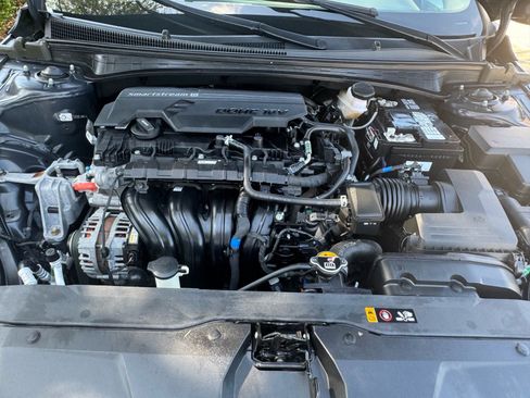Used 2021 Hyundai Elantra SE FWD image 28