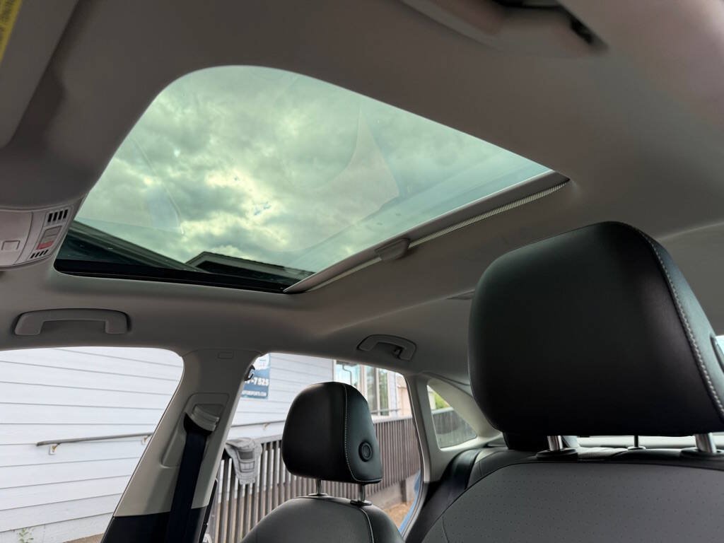 Used 2025 Volkswagen Jetta SE FWD image 33