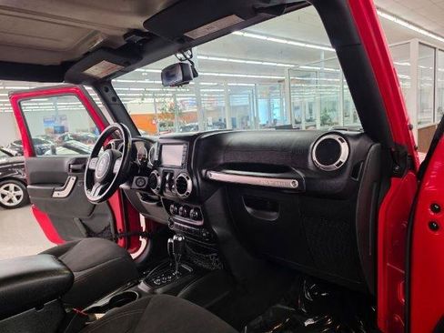 Used 2015 Jeep Wrangler Sahara AWD/4WD image 11