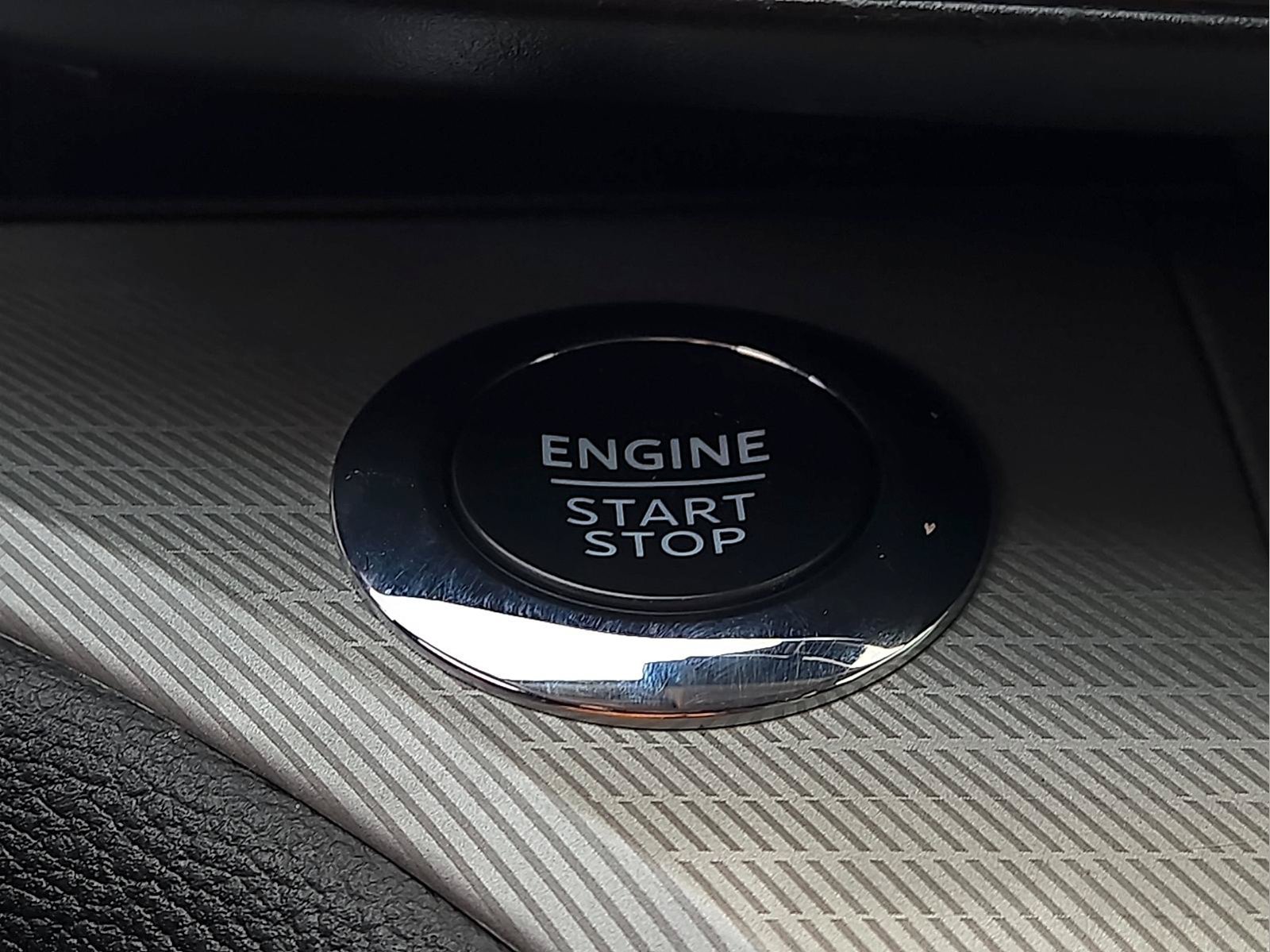Used 2022 Ford Explorer XLT w/ Equipment Group 202A RWD image 18