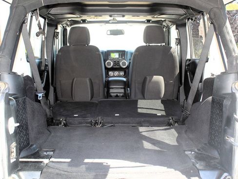 Used 2017 Jeep Wrangler Unlimited Sahara image 18