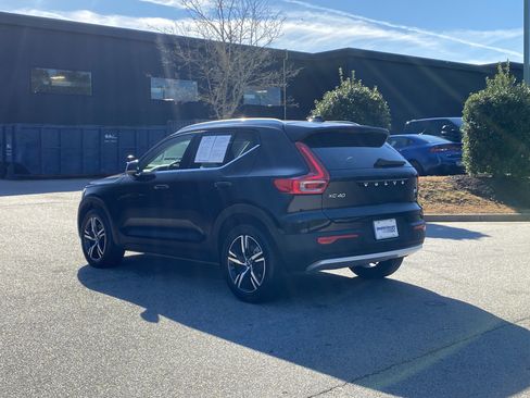 Used 2025 Volvo XC40 B5 Core image 16