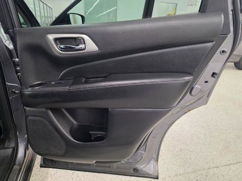 Used 2018 Nissan Pathfinder Platinum AWD/4WD image 34