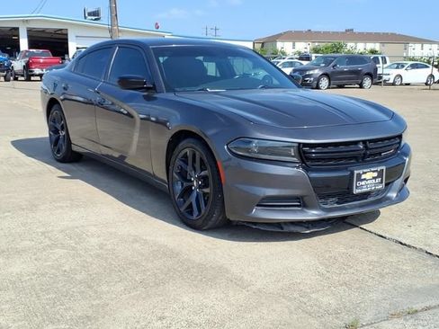 Used 2022 Dodge Charger SXT w/ Blacktop Package RWD image 3