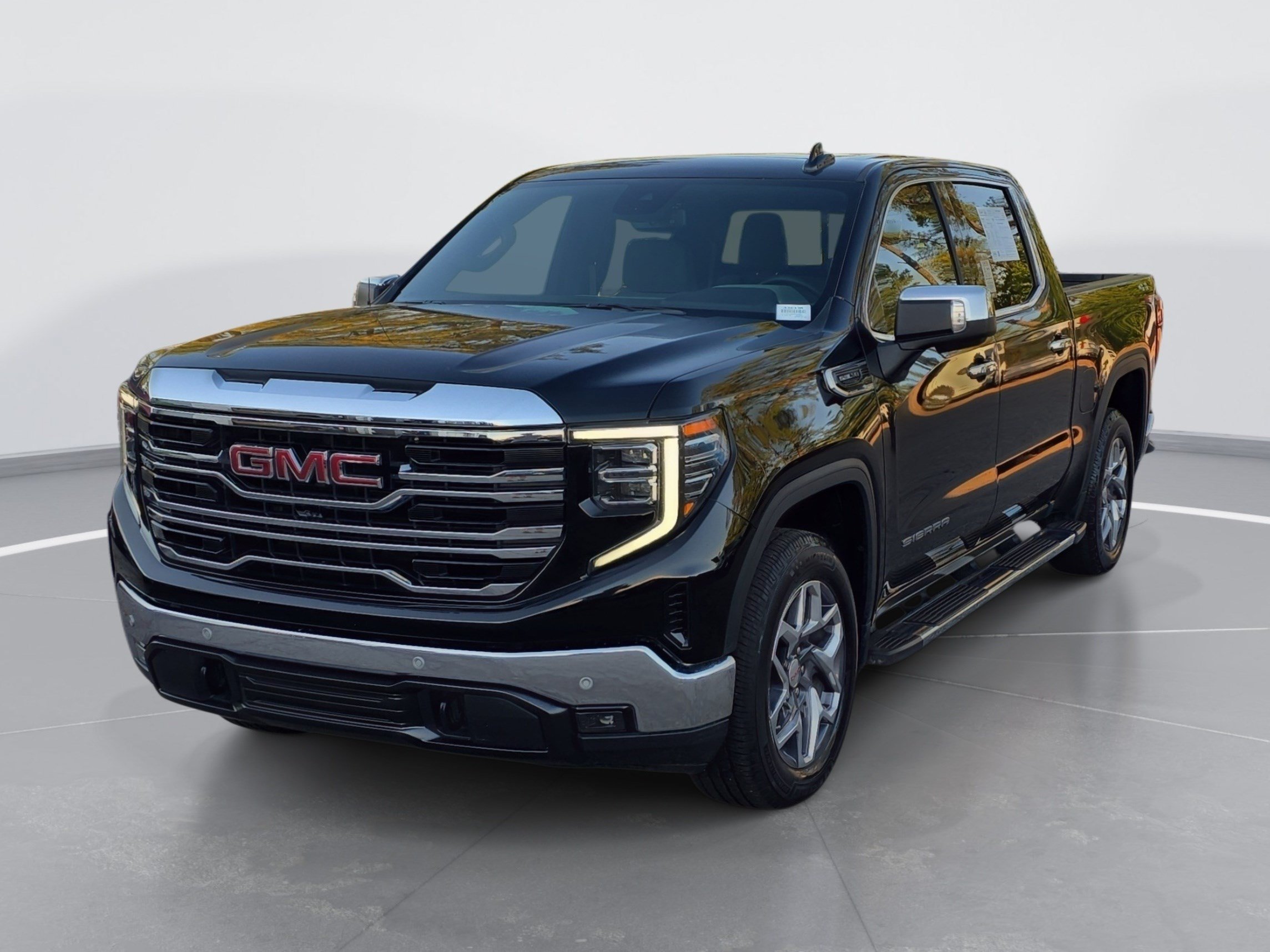 Used 2024 GMC Sierra 1500 SLT w/ SLT Premium Plus Package AWD/4WD image 7