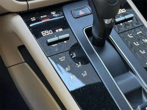 Used 2025 Porsche Macan image 29