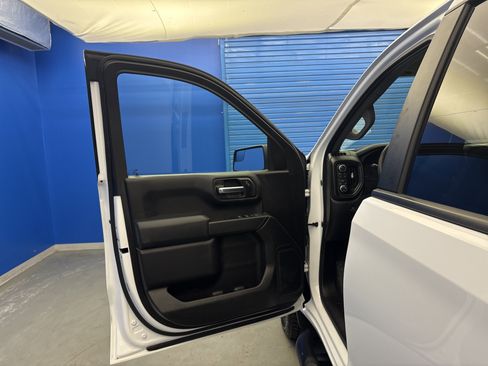 Used 2019 Chevrolet Silverado 1500 Custom Trail Boss w/ Custom Convenience Package image 9