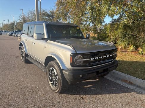 Used 2024 Ford Bronco Outer Banks image 4