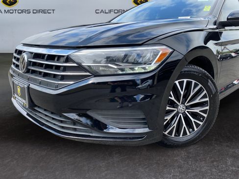 Used 2019 Volkswagen Jetta SE w/ Cold Weather Package image 9