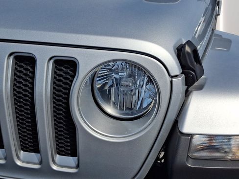 Used 2023 Jeep Wrangler Unlimited Sahara AWD/4WD image 27