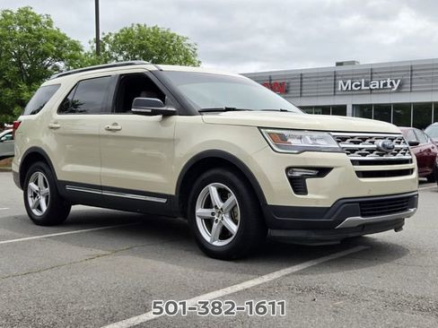 Used 2018 Ford Explorer XLT w/ Equipment Group 202A FWD image 3