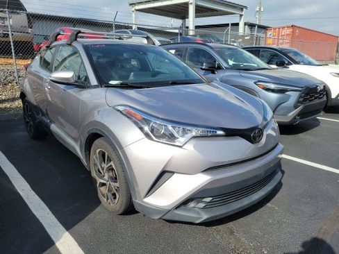 Used 2019 Toyota C-HR XLE image 1