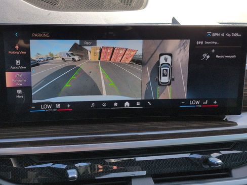 Used 2024 BMW X5 xDrive40i w/ M Sport Package image 25