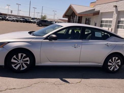 Used 2024 Nissan Altima 2.5 S FWD image 6