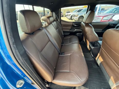 Used 2017 Toyota Tacoma Limited image 27