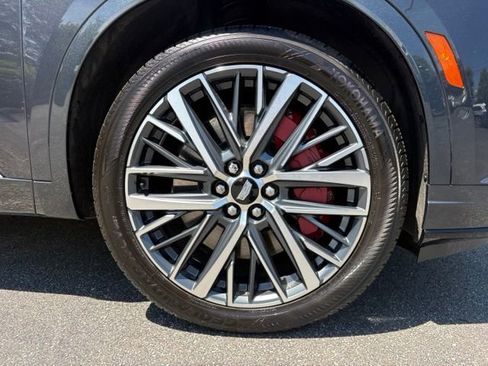 Used 2023 Cadillac XT6 Sport w/ Technology Package AWD/4WD image 18