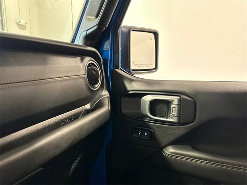 Used 2022 Jeep Gladiator Overland image 25