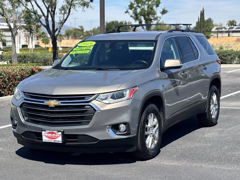 Used 2019 Chevrolet Traverse LT image 3