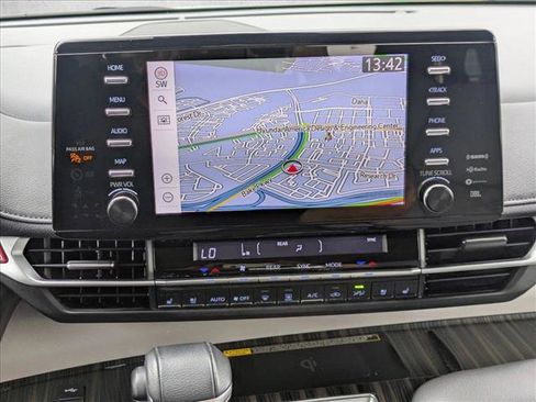 Certified 2022 Toyota Sienna Limited image 14