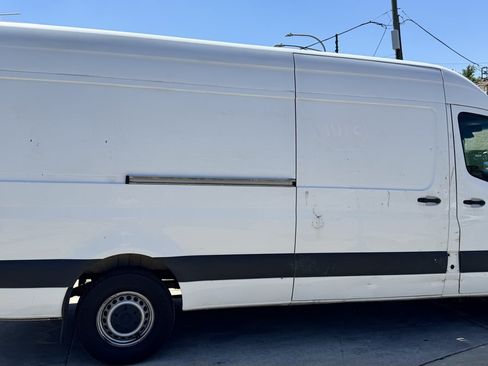 Used 2021 Mercedes-Benz Sprinter 2500 image 7