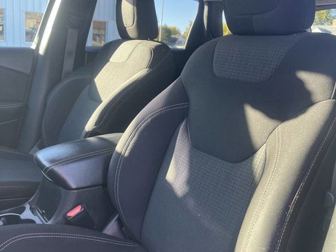 Used 2015 Jeep Cherokee Latitude w/ Cold Weather Group image 19