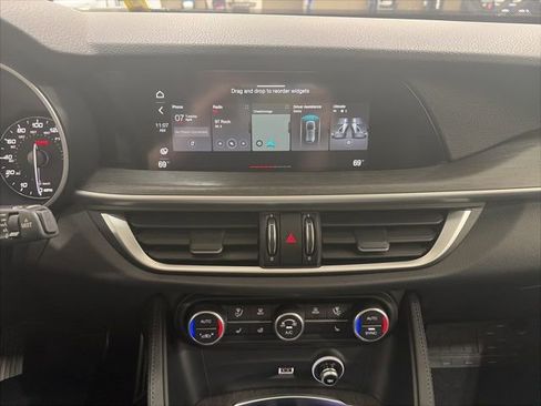 Used 2023 Alfa Romeo Stelvio Ti image 9