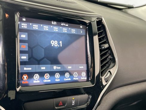 Used 2022 Jeep Cherokee Limited image 14