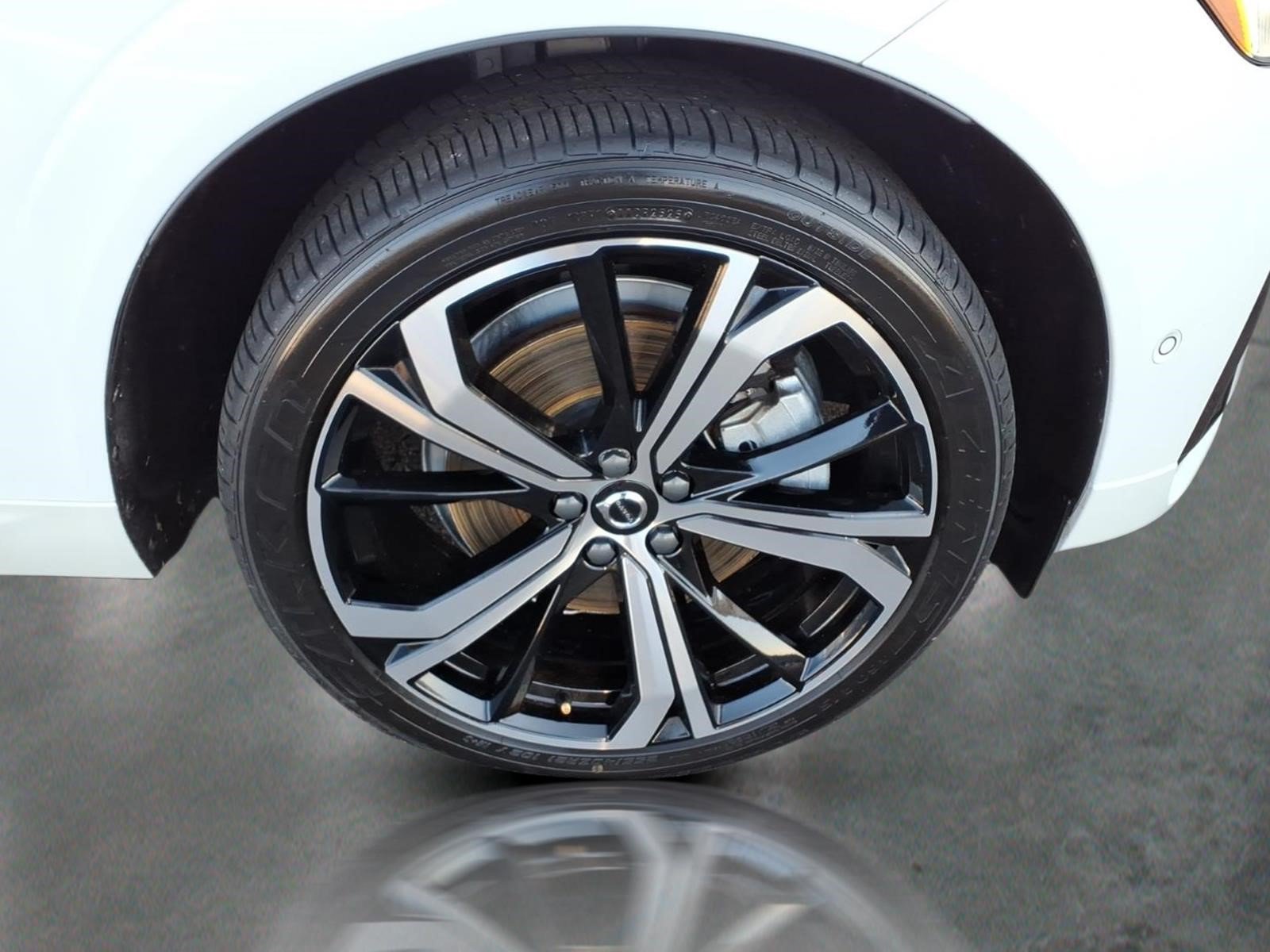 Used 2024 Volvo XC60 T8 Ultimate w/ Protection Package Premier AWD/4WD image 10