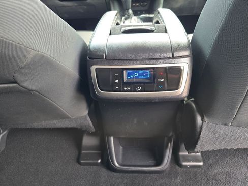 Used 2019 Toyota Highlander LE AWD/4WD image 33