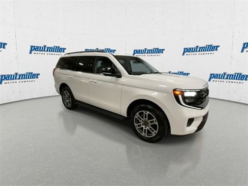 New 2025 Ford Expedition Active image 2