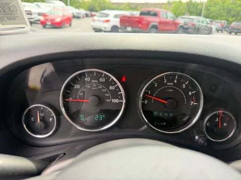 Used 2015 Jeep Wrangler Unlimited Sahara AWD/4WD image 16